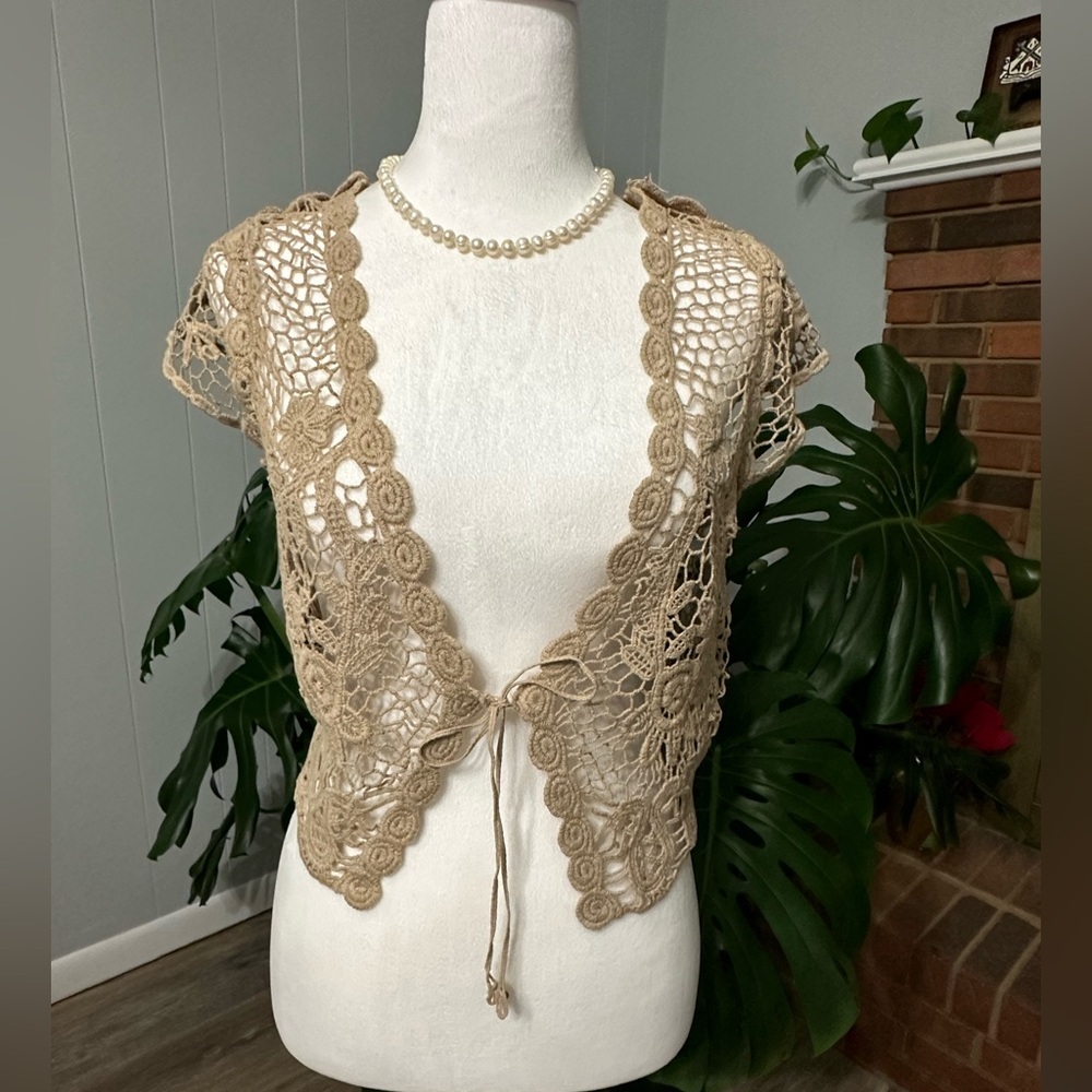 🛍️ Maunces crochet  open crop top excellent condition.